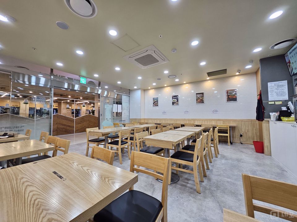 접근성 좋은 대로변, 을지로2가사거리 지하1층 분식점 매물의 3번째 사진