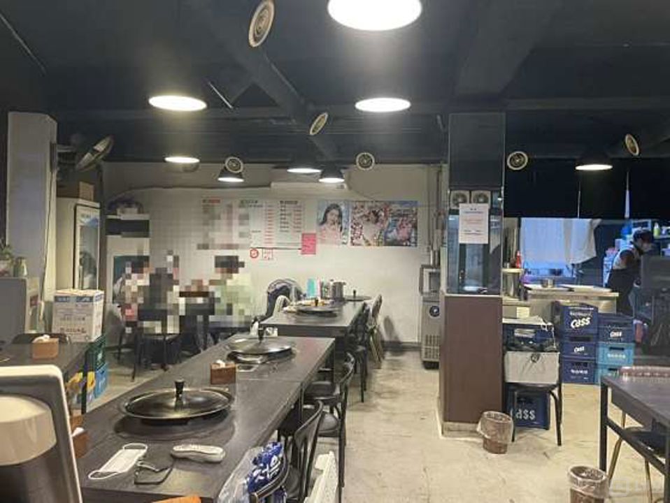 망원동 코너자리에 위치한 고깃집 매물의 3번째 사진
