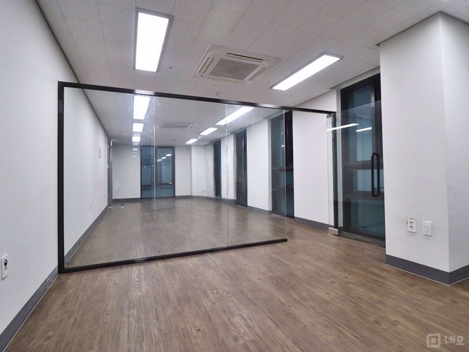 룸인테리어 이쁜 중형 사무실 실사용 16P 매물의 2번째 사진