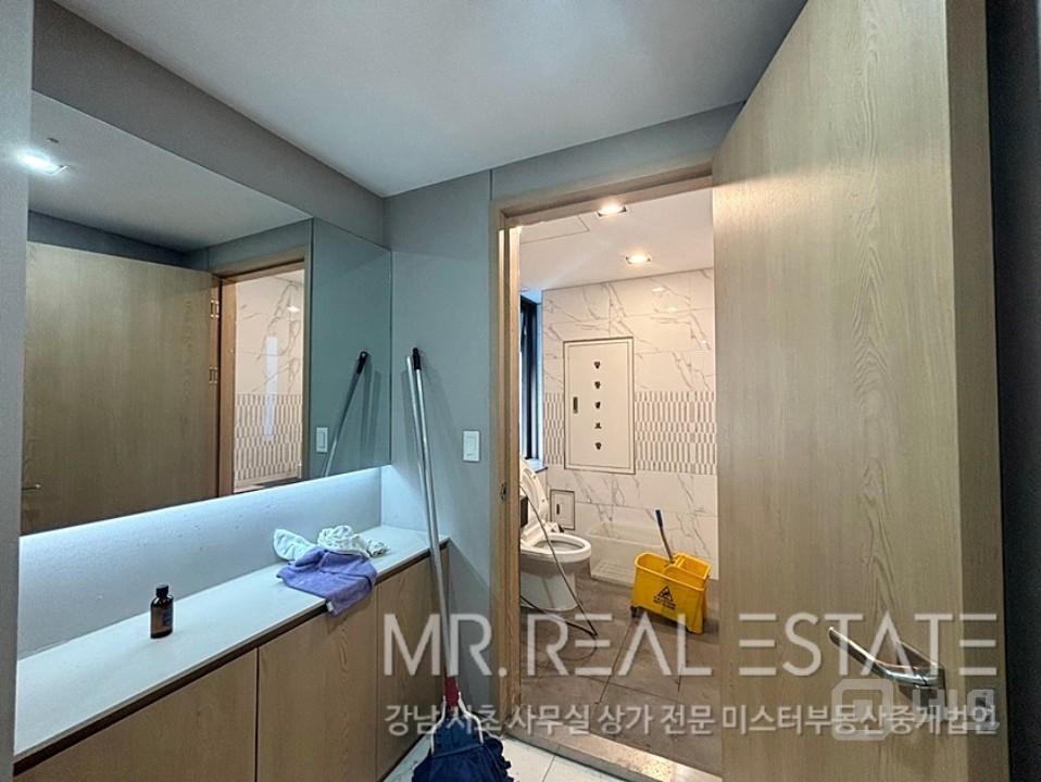 도산대로변건물.고층뷰.교통편우수.내외관컨디션ACE 매물의 12번째 사진
