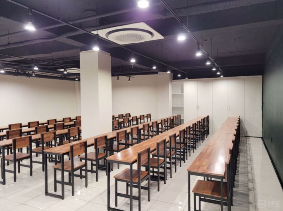 오피스와 주거 상권을 모두 잡는 강남역 신논현역의 대여공간룸 매물의 1번째 사진