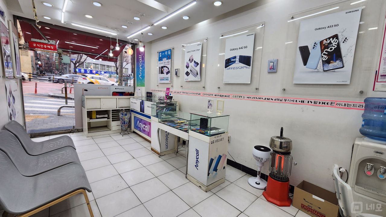 19년 영업, 대로변 1층, 대단지 아파트 인근 위치한 아현동 이동통신점 매물의 1번째 사진