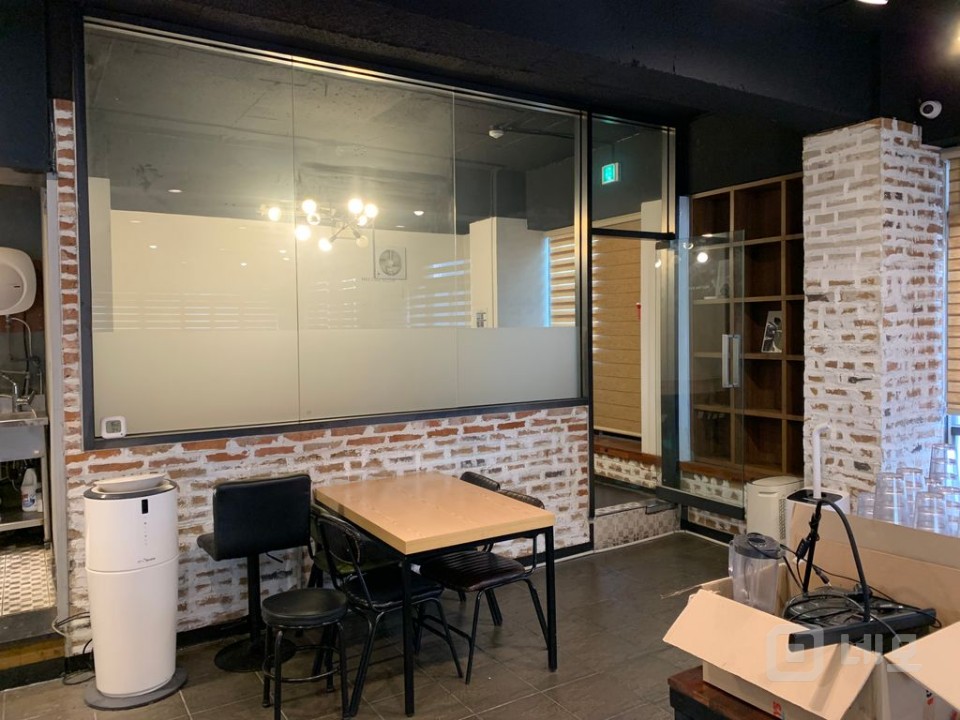 [신촌역 도보 6분] 41평 상가 / 카페·보드카페·파충류샵 추천 매물의 6번째 사진