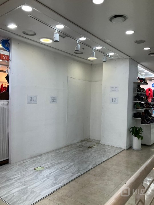 천호동 로데오거리 입구 나비빌딩 내 2층 상가 매매 임대차 구합니다 매물의 1번째 사진