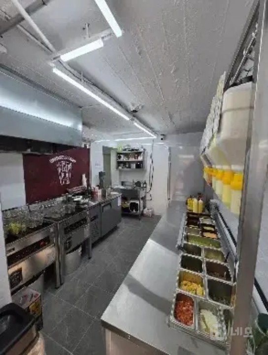 홍대역3분출구 연트럴파크 메인길 매물의 1번째 사진