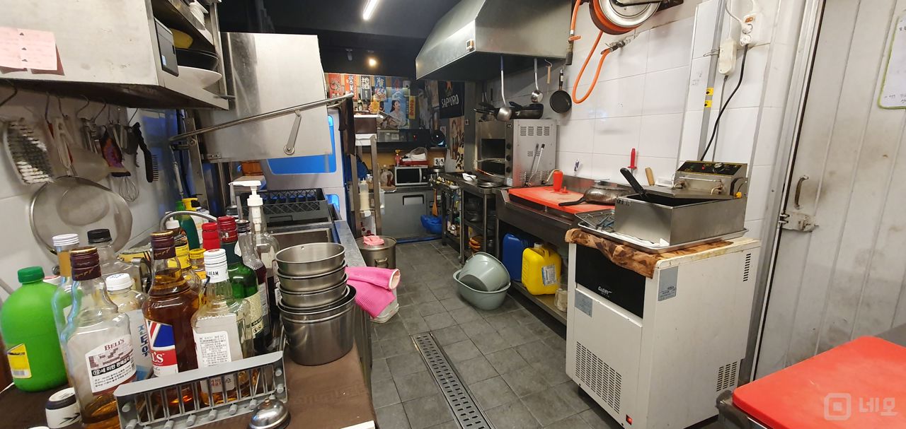 유동 인구 많은 홍대입구역 인근 이자카야 임대 매물의 6번째 사진