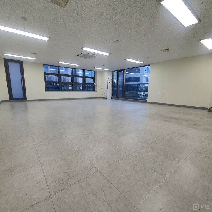 개별에어컨 정사각형 20평 사무실 매물의 4번째 사진