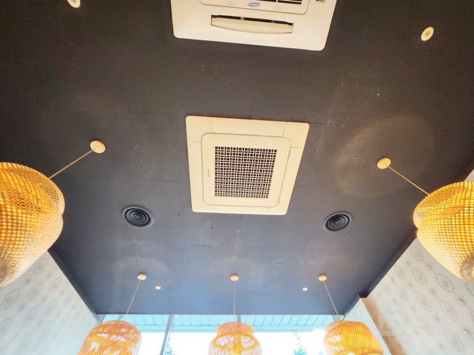 무권리,에스컬레이터 바로 앞,엘지 사거리 간판 노출도 최상,외부 테라스 매물의 4번째 사진