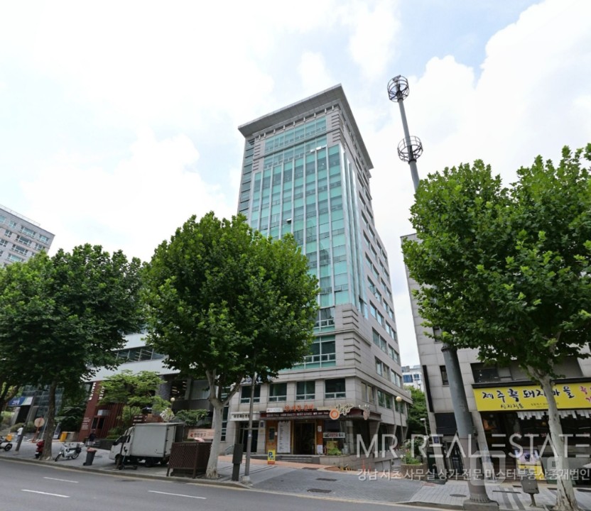 선정릉대로변초역세권 단독층 자주식주차 무권리화이트톤 홀+룸3+탕비 매물의 15번째 사진