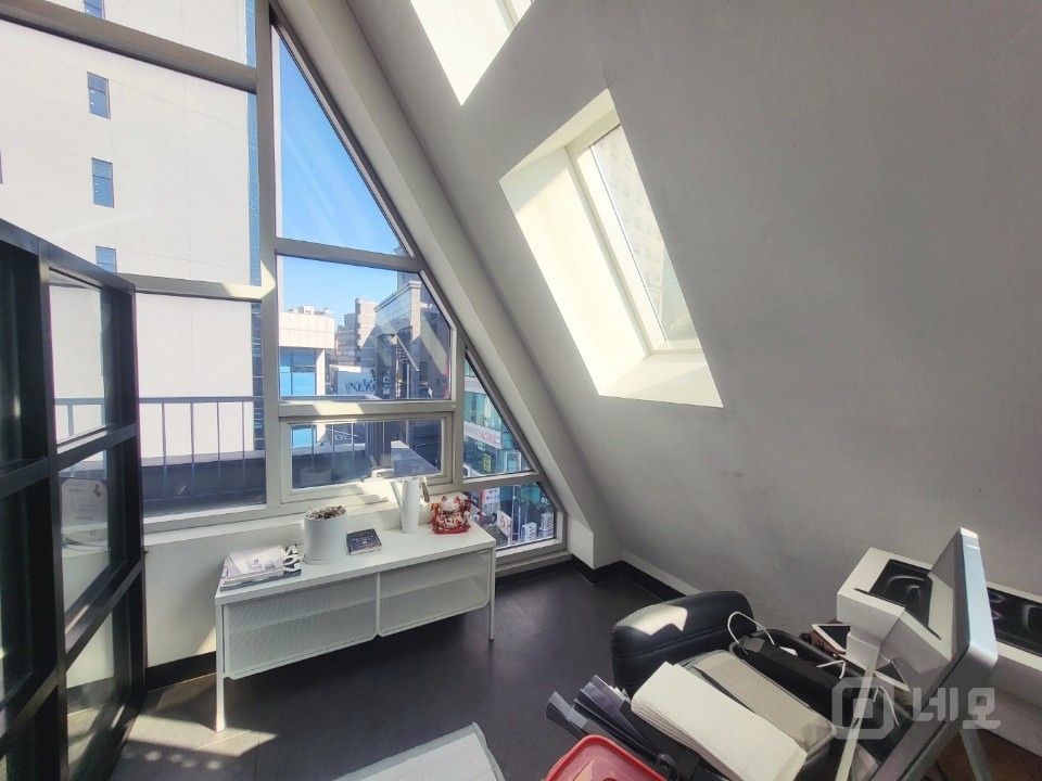 언주역 더블 테라스 특급 ACE 공간 높은층고 화이트톤 디자인 인테리어 매물의 14번째 사진