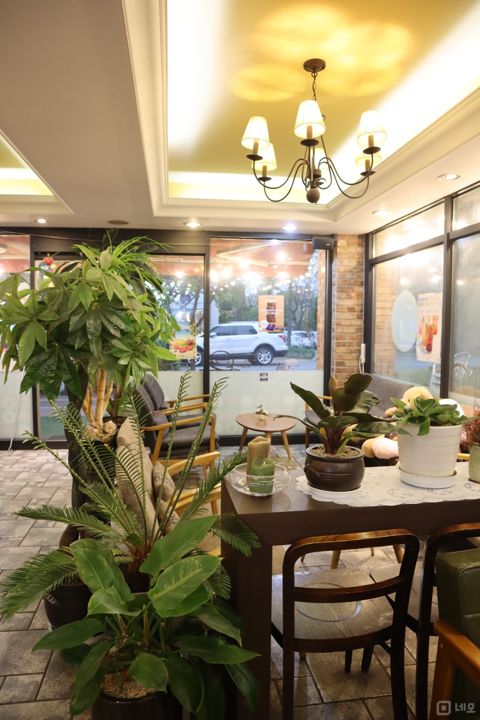 권선동 수원시청역 역세권, 12년 영업, 단골고객 많아 매출 좋은 카페 매물의 2번째 사진