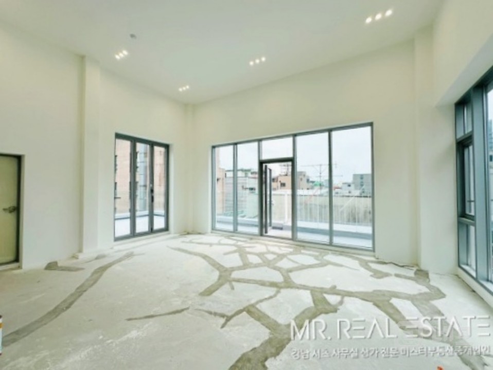 신축컨디션, 리모델링건물, 층당 면적 좋음, 역에서 매우 가까움 매물의 3번째 사진