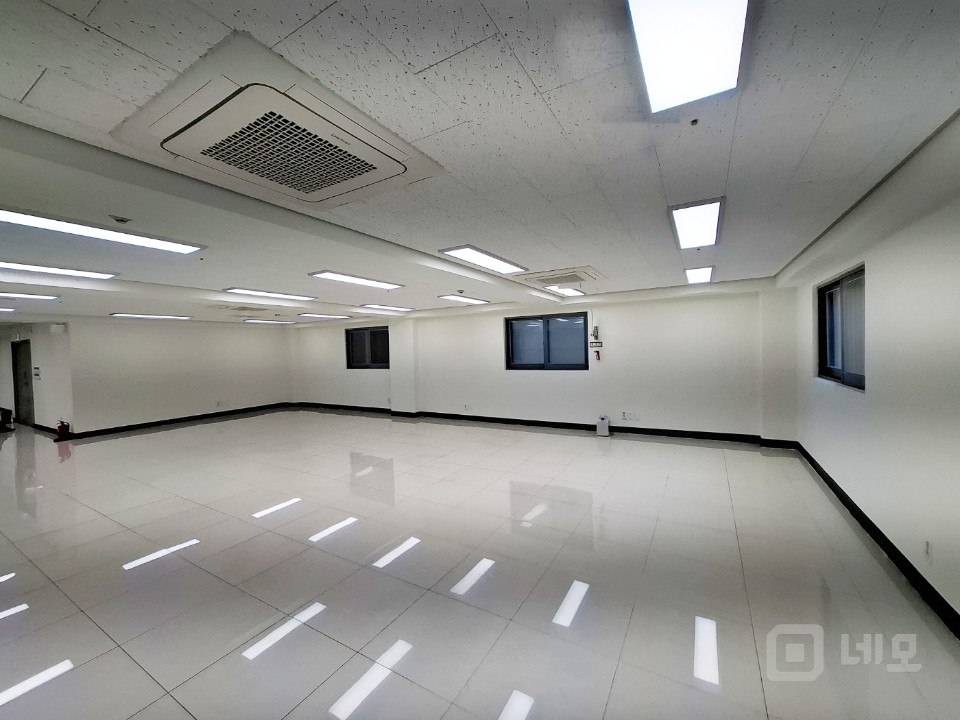 🏢 [더피플빌딩 2~3층] 대로변 핵심 입지, 대형 프라임 오피스 매물의 4번째 사진