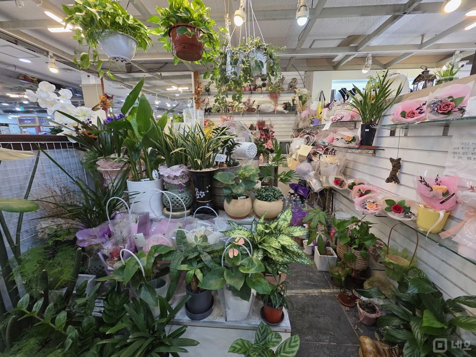 장안동 중심상권, 유동인구 많아 고개 유입 좋은 꽃집 매물의 1번째 사진