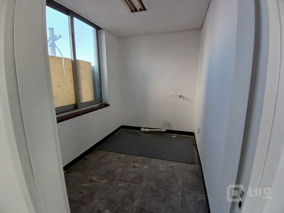 무권리, 시스템 냉난방기 완비, 즉시 입주 가능한 깔끔한 사무실 매물의 4번째 사진