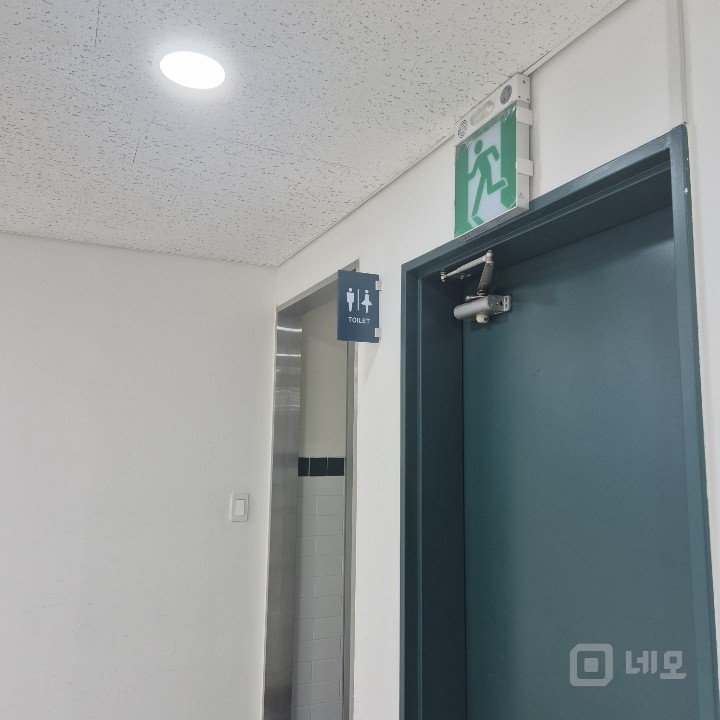 💕삼성동 I 쾌적한 화이트톤 인테리어 I 빠른 계약 예상되는 사무실 매물의 11번째 사진