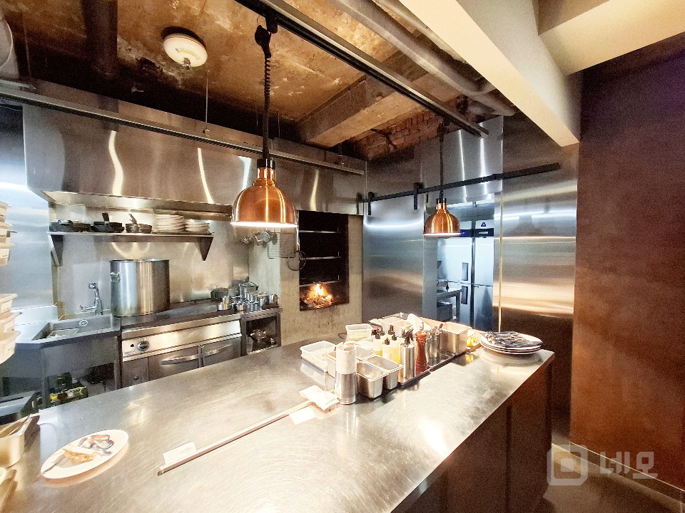 🍷 올리모델링 단독 와인바 매물! 🏛️ 매물의 2번째 사진