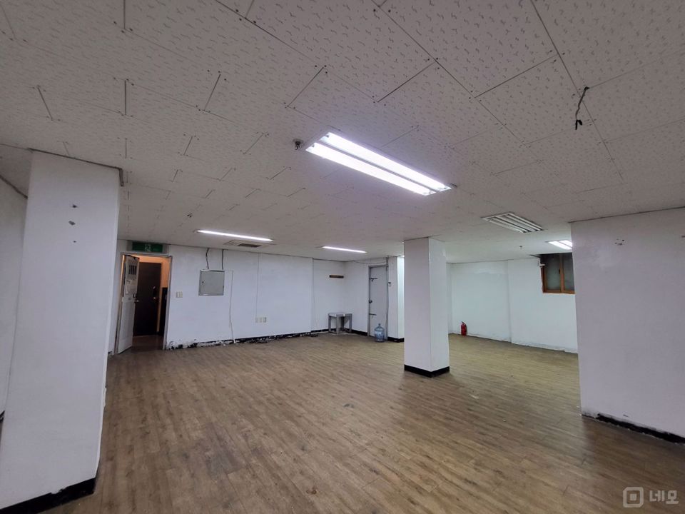 버스정류장 도보 3분 이내 즉시 입주 가능한 사무실 매물의 3번째 사진