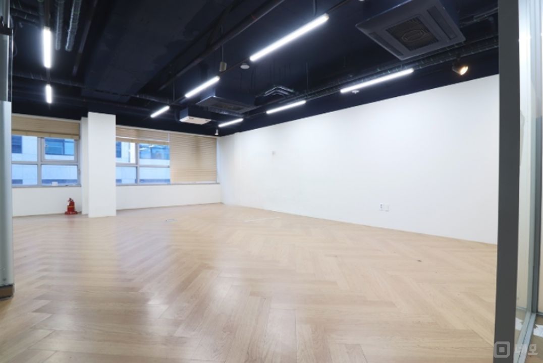 인테리어 인수비용 0원 정사각형 중형 이쁜 사무실 매물의 7번째 사진