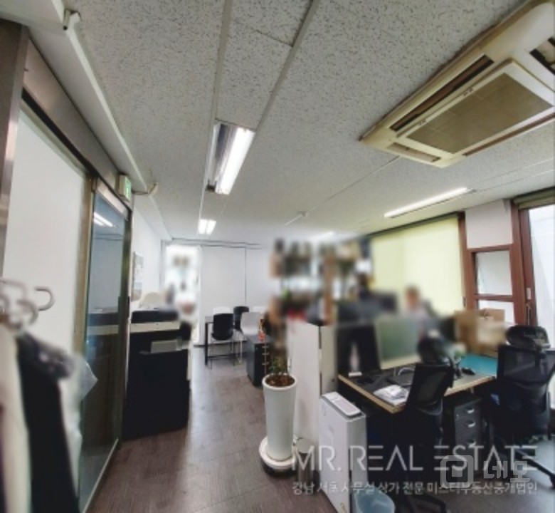 역삼역 룸 1개 + 홀 1개, 중소형 사무실,단독 발코니 매물의 2번째 사진