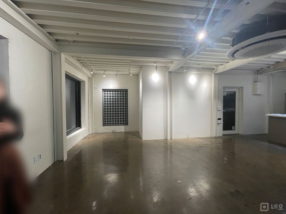 상수동, 채광 및 개방감 좋은 테라스 겸비 초역세권 상가 매물의 2번째 사진
