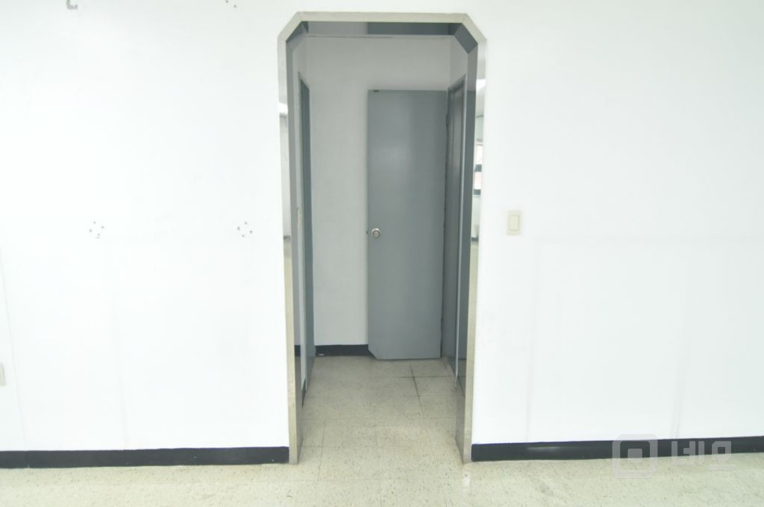 저렴한 전용 35평 룸 3개 사무실 임대 매물의 8번째 사진
