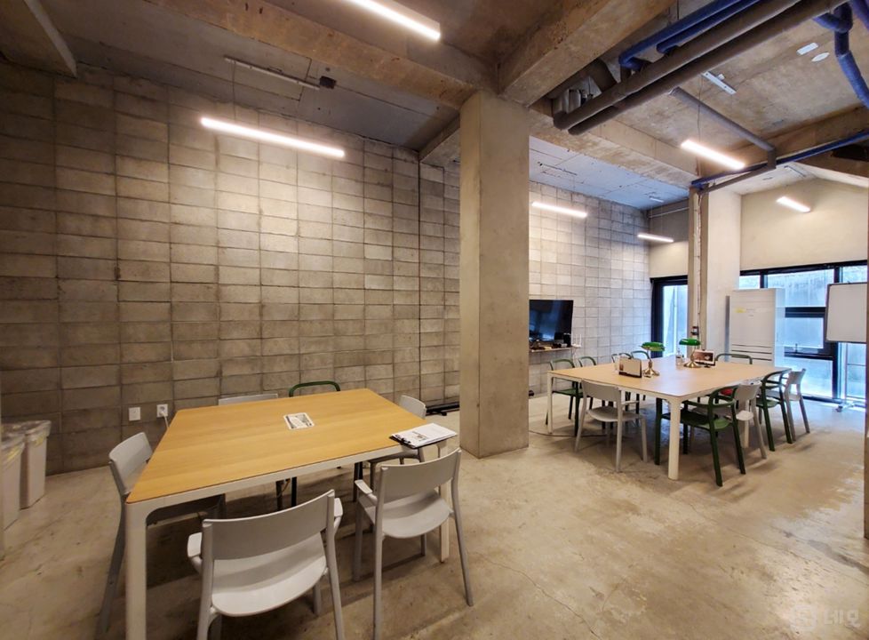 ✅전속✅ 선큰구조, 상가/사무실용도, 층고아주높음, A급인테리어, 테라스 매물의 4번째 사진