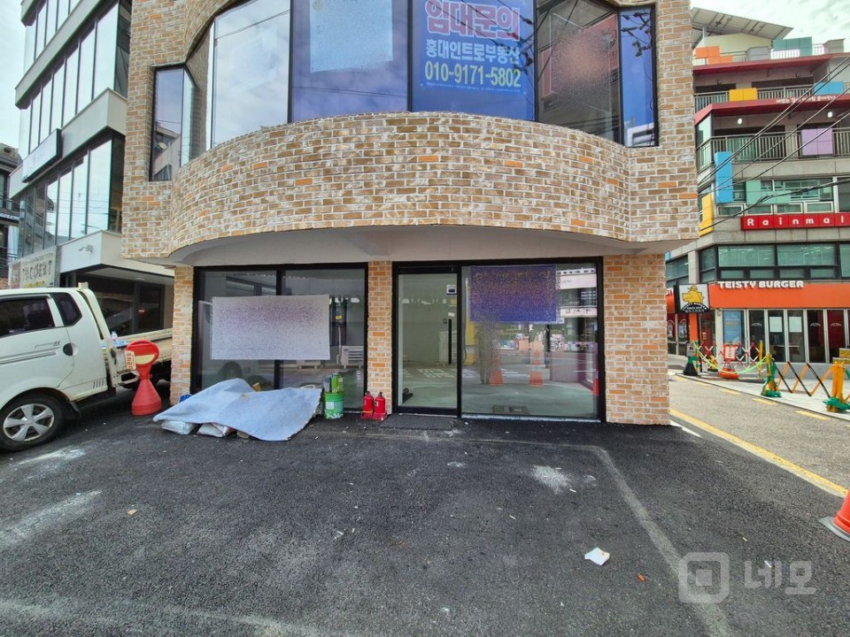 홍대 레드로드 메인라인 무권리 1층 상가 매물의 2번째 사진