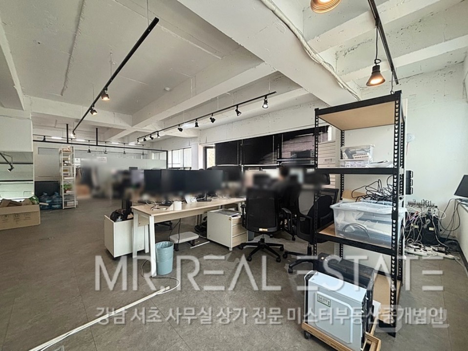 신논현도보 2분.인테리어ACE사무실.엘베.테라스있음.주차편리 매물의 2번째 사진