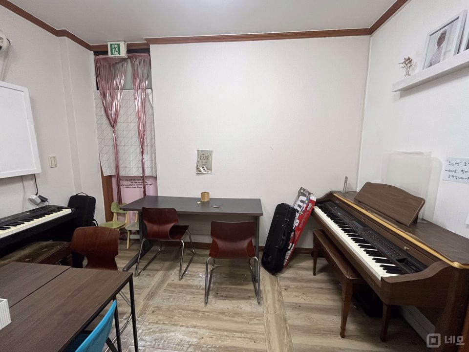 신정동, 월세 저렴한 목일중학교 후문 앞 대단지아파트 내 입점 2층 학원 매물의 3번째 사진