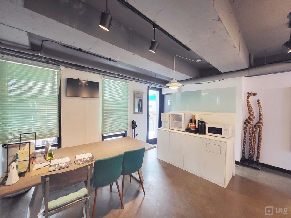 강남구청역 가까운 특급 인테리어 디자인 사무공간 테라스는 덤 매물의 9번째 사진