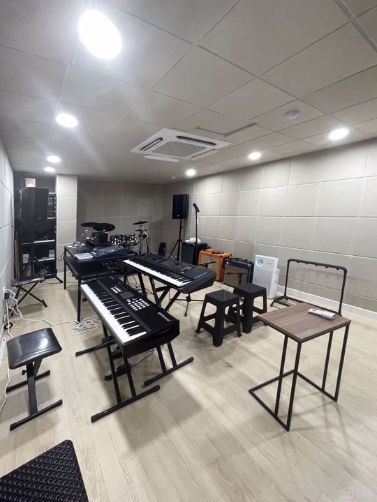 모던 인테리어 완비된 역삼동 음악학원 매물의 2번째 사진