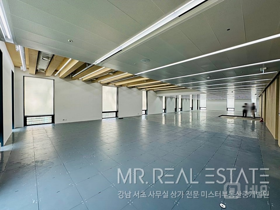 실사진 서초역1분 S급외부내부 자주식주차12대 랜드마크건물 매물의 11번째 사진