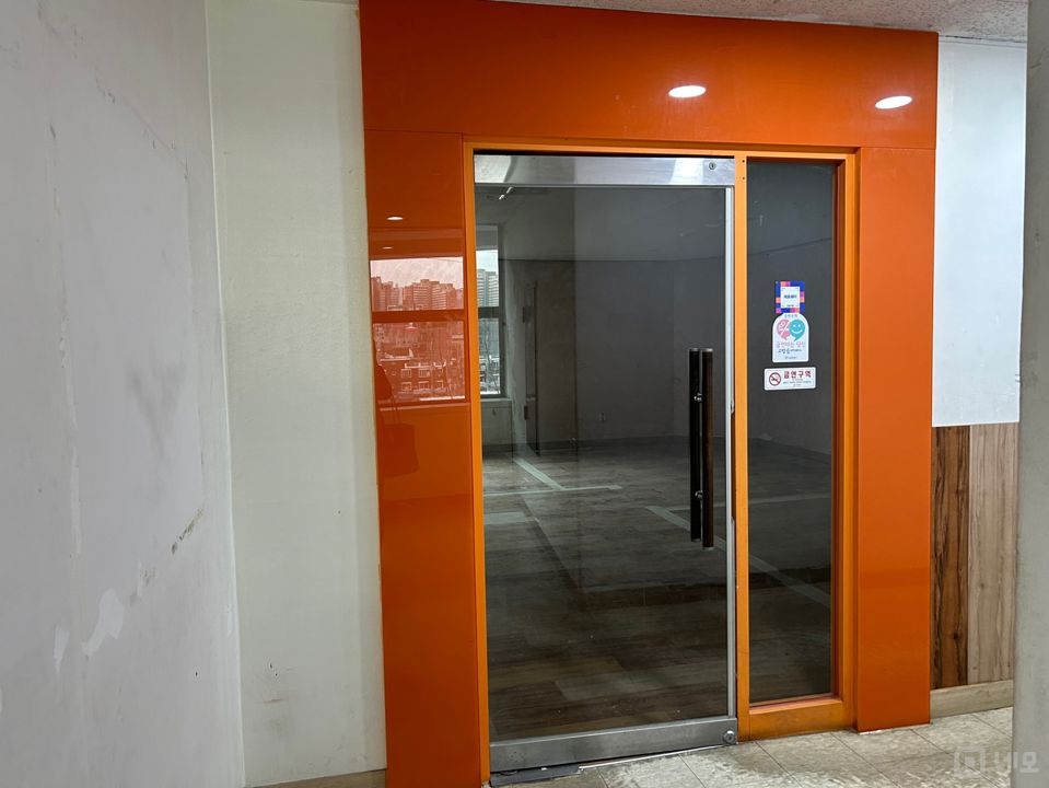역세권 사거리 대로변 45평 중사무실 매물의 6번째 사진