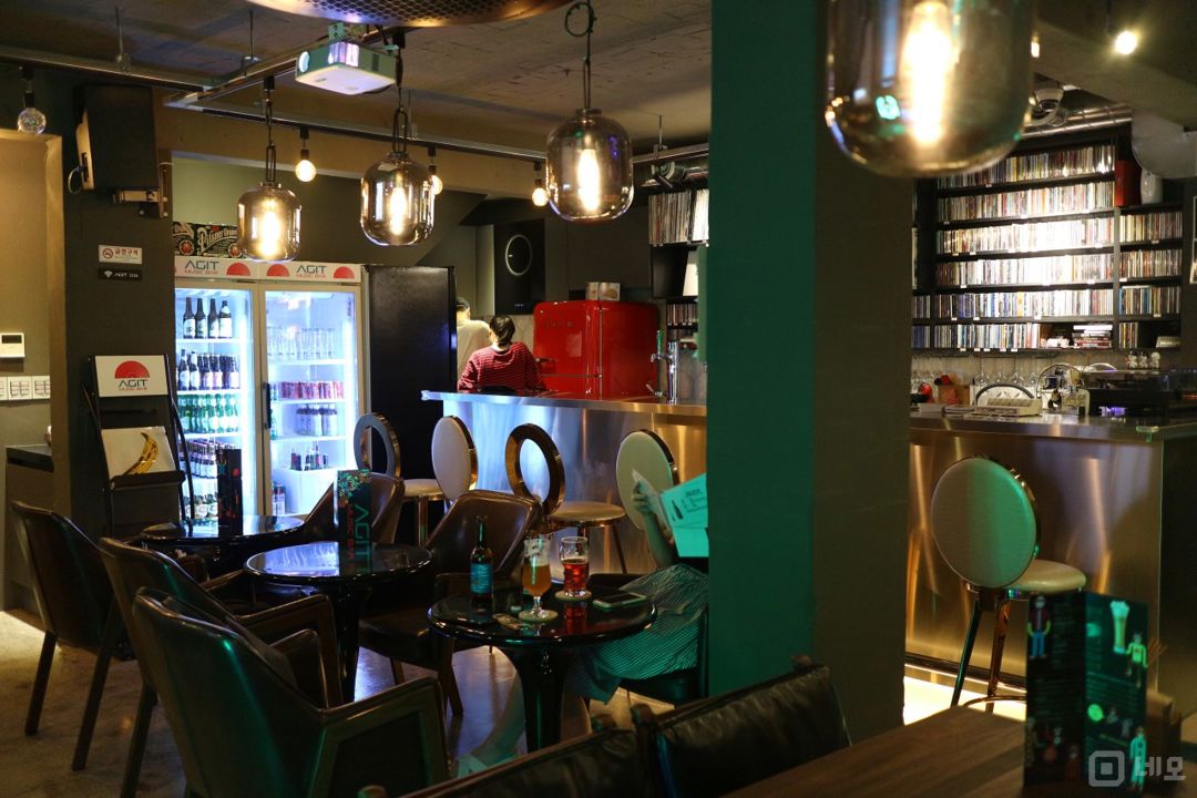 창천동 대학가, 분위기 좋은 인테리어 BAR 매물의 1번째 사진