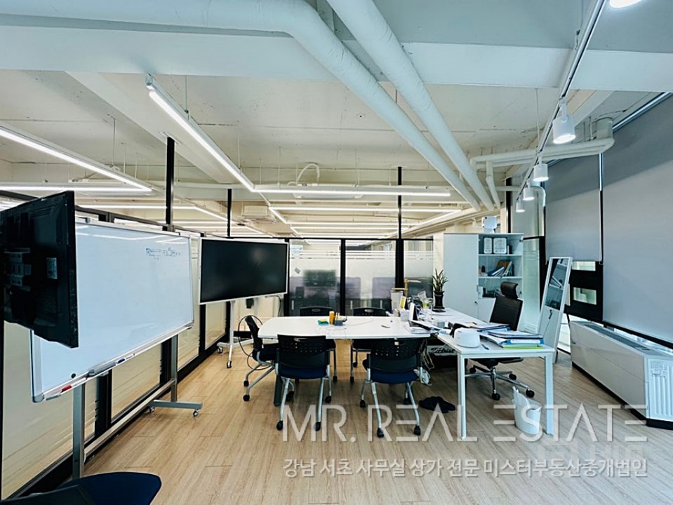 실사진 교대역3분 주차3대이상 대로변 S급인테리어 무권리 매물의 6번째 사진
