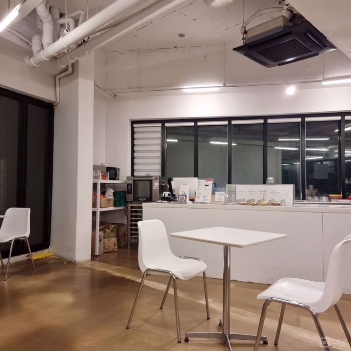 중앙대 대학가상권, 깔끔한 시설 인테리어 완비된 1층 카페 매물의 6번째 사진