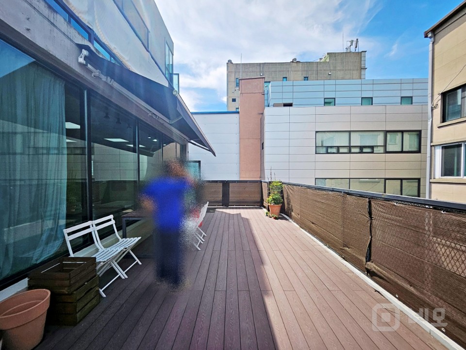 ⭐⭐I 무권리 I 주차가능 I 엘베 I 전용데크 I 테라스 I 채광S급 매물의 8번째 사진