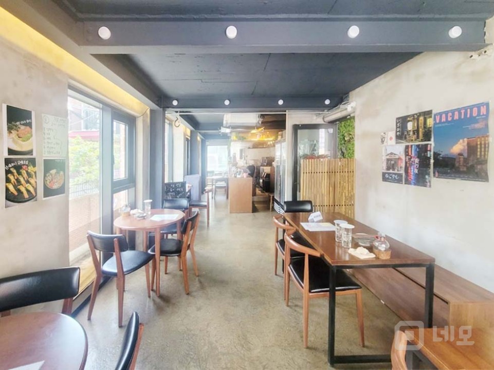 GATE 연남동 미로길 가시성 좋고 인테리어 좋은 1.5층 상가 매물의 1번째 사진