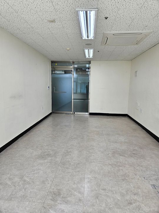 을지로3가 전철역1분 거리의 전망좋고 교통이 편리한 사무실 임대 매물의 2번째 사진
