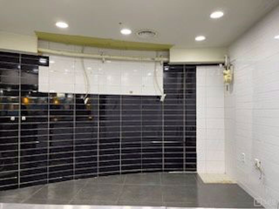 교대역 초역세권, 대로변에 위치한 가시성 좋은 지하1층 상가 매물의 4번째 사진