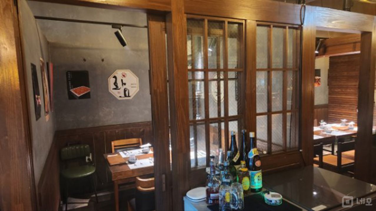 시설 집기 포함, 인테리어 완비된 삼평동 고깃집 매물의 4번째 사진