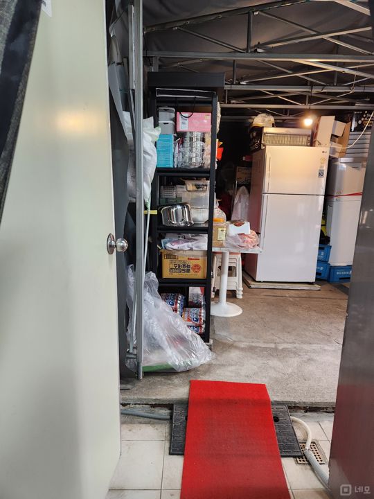 신월동 주거지역 위치, 깔끔한 인테리어, 주방 시설 완비된 실내포차 매물의 5번째 사진