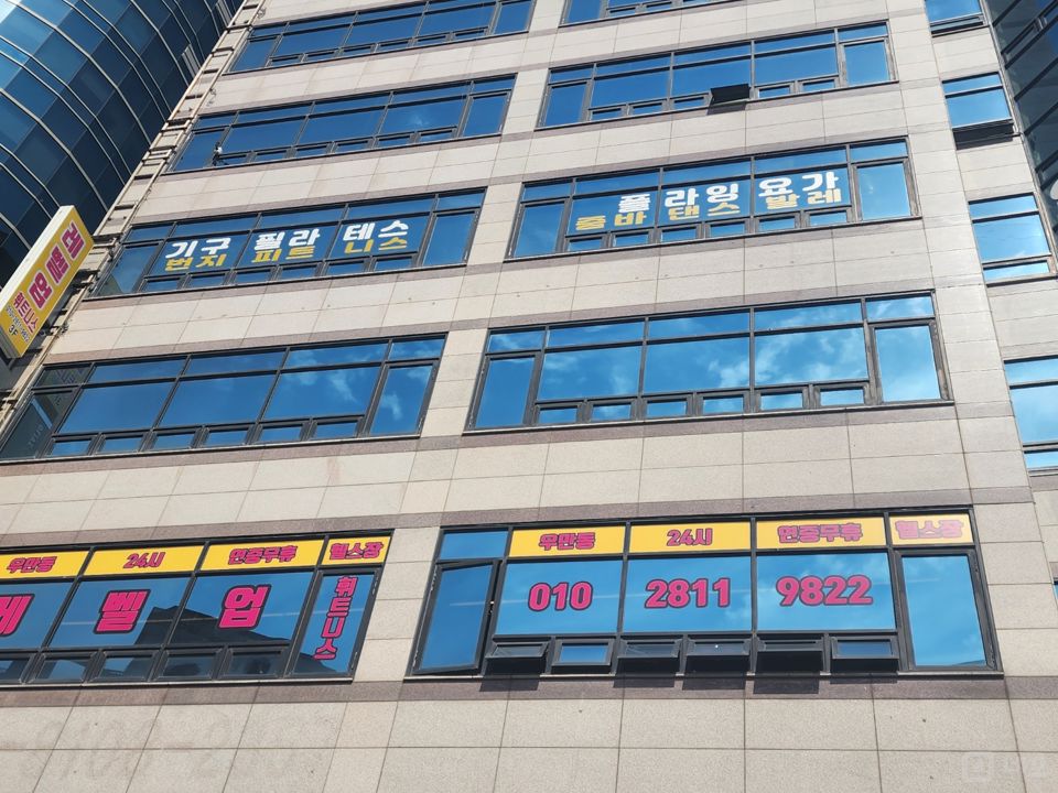 동수원 사거리 코너에 위치한 5층 우만동 필라테스 매물의 6번째 사진