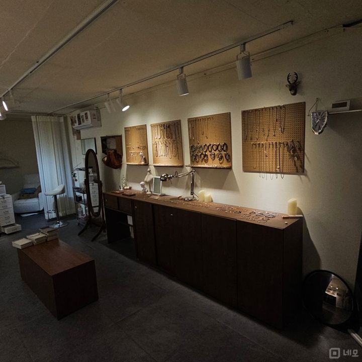 상암동 먹자골목 피어싱&악세사리샵 매물의 2번째 사진