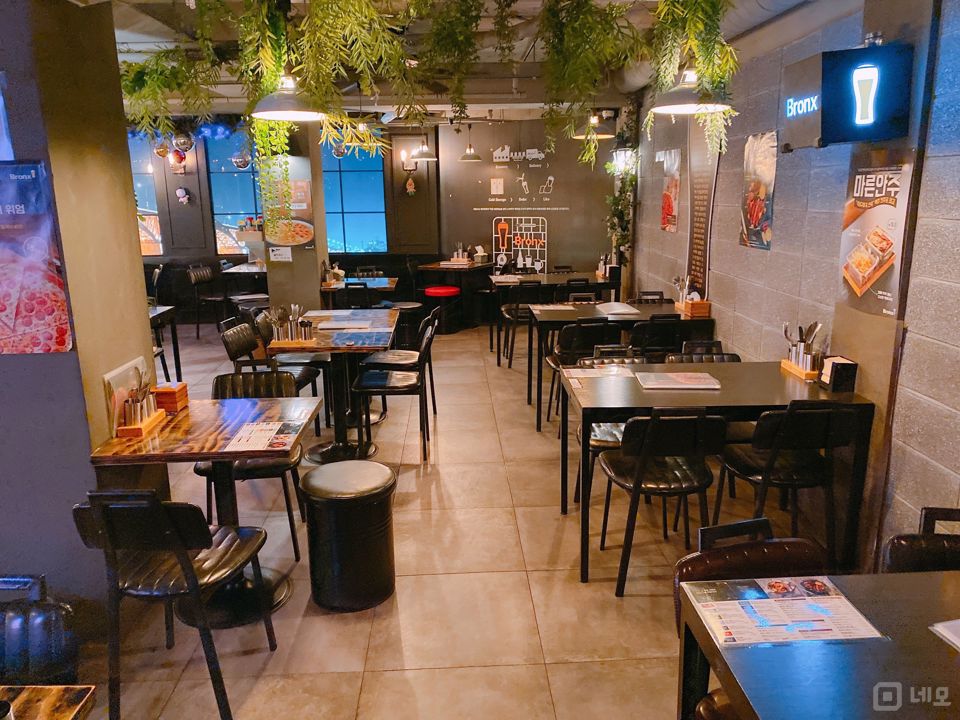 서초동 번화가에 위치한 맥주 전문점 매물의 2번째 사진