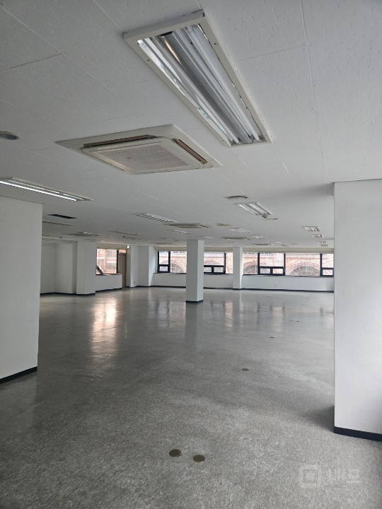 초역세권 대로변 채광좋은 75평 사무실 매물의 2번째 사진