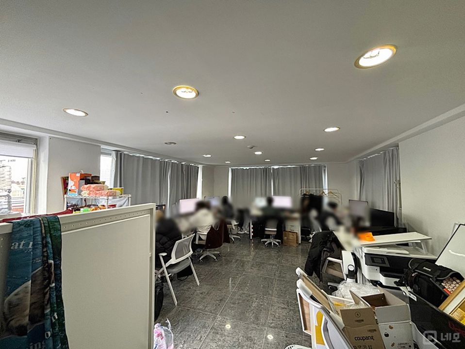 신사역 5분.가로수길사무실.테라스있음.내외관깨끗.가성비소형사무실 매물의 3번째 사진