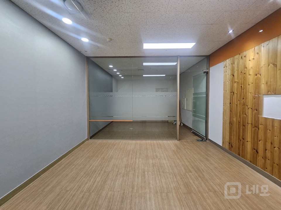 가산역 사무실 실82평 룸4 탕비실 즉시입주 매물의 7번째 사진