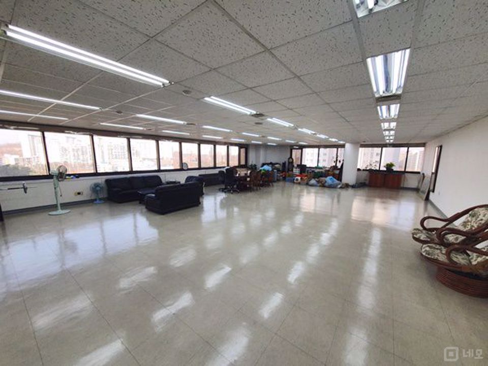 ★명일역 인근 깔끔한 대로변 사무실 용도 공실 안내★ 매물의 2번째 사진